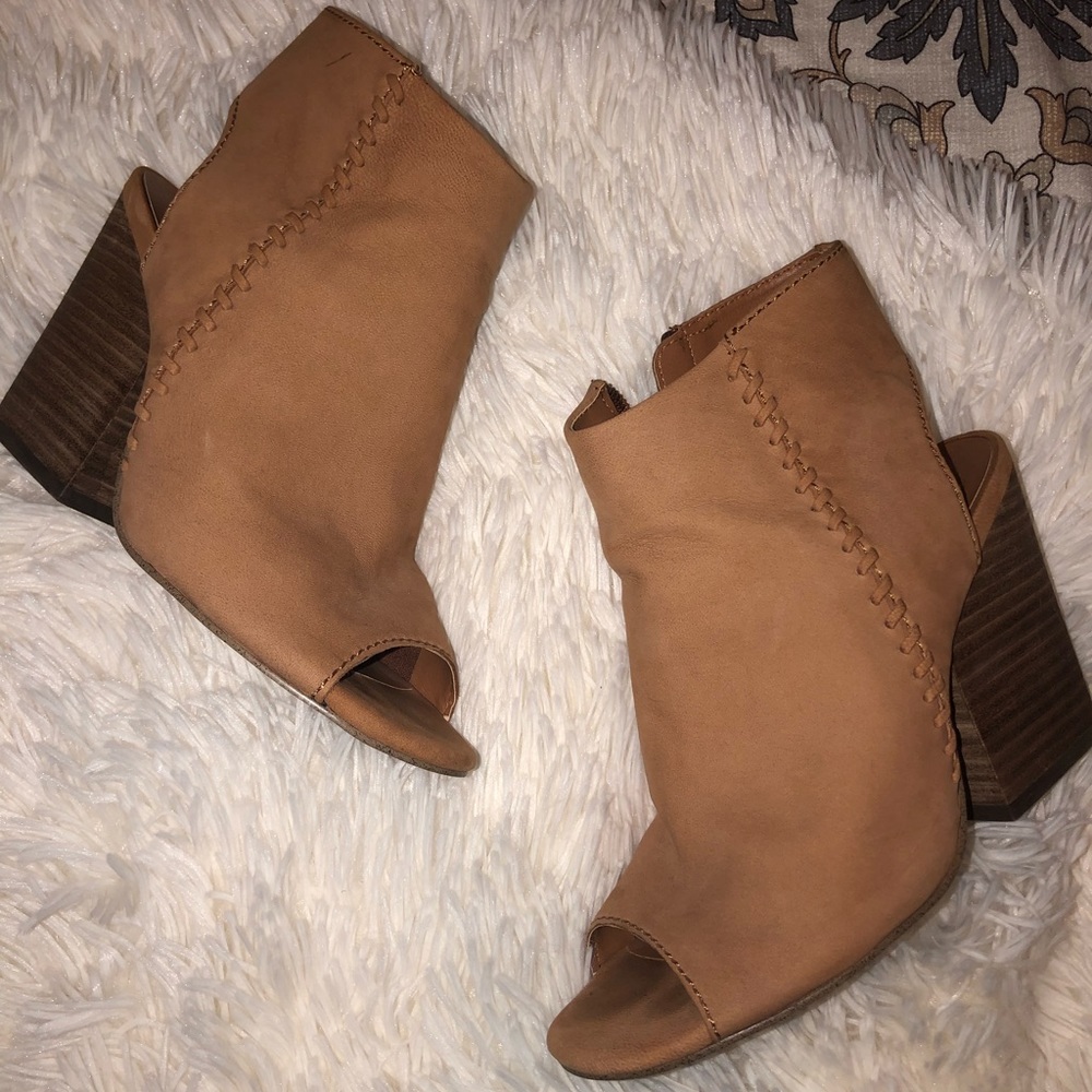 STEVE MADDEN “Mingle” peep toe bootie